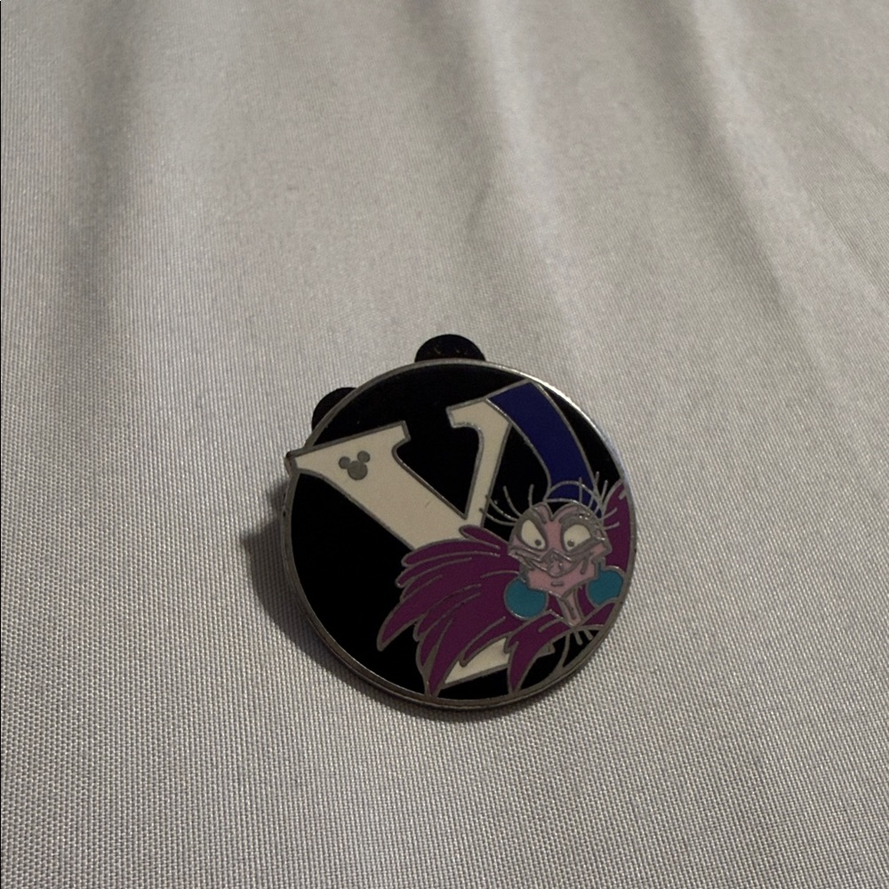 Disney Villains 'Y' Enamel Pin — Black, White, Purple, Teal
